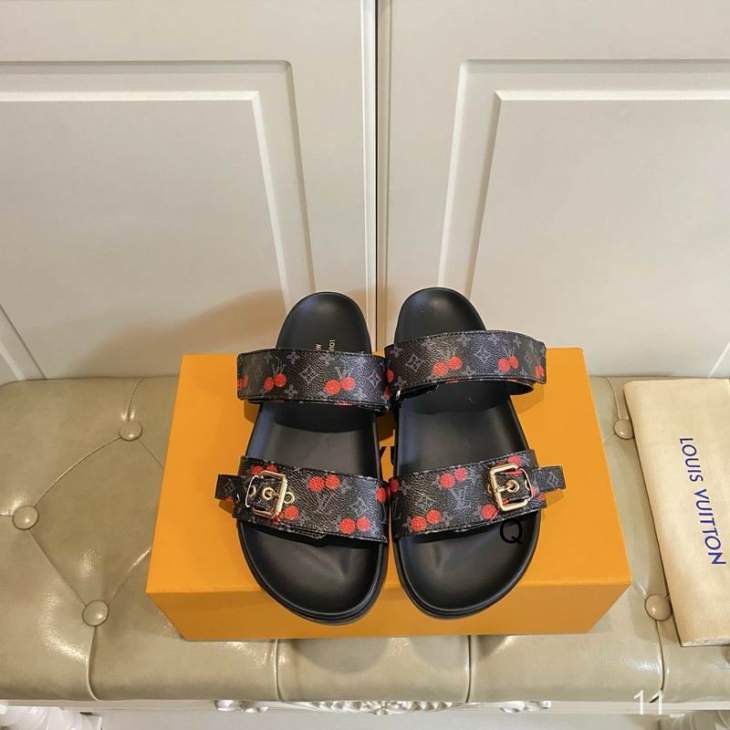 Picture of Louis Vuitton Slippers _SKULVsz35-40SY0502442